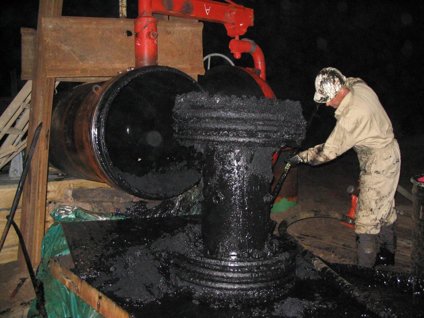 Inline pigging expert uses mandrel pig to remove black powder from pipeline.