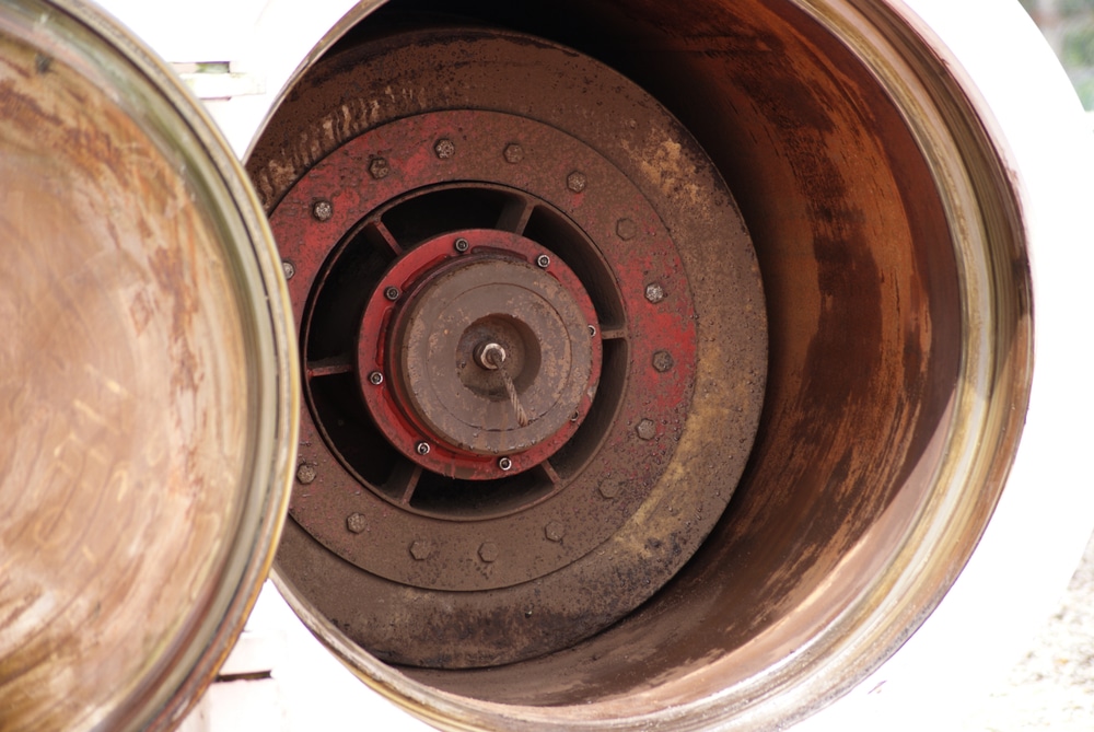 High-Flow Rate Pipeline Cleaning Methods